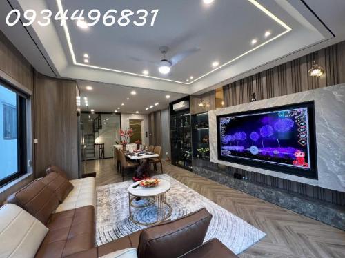 Bán nhà mặt tiền Bình Tân - 64m2, giá 5 tỷ, sát trụ sở Bình Chánh.